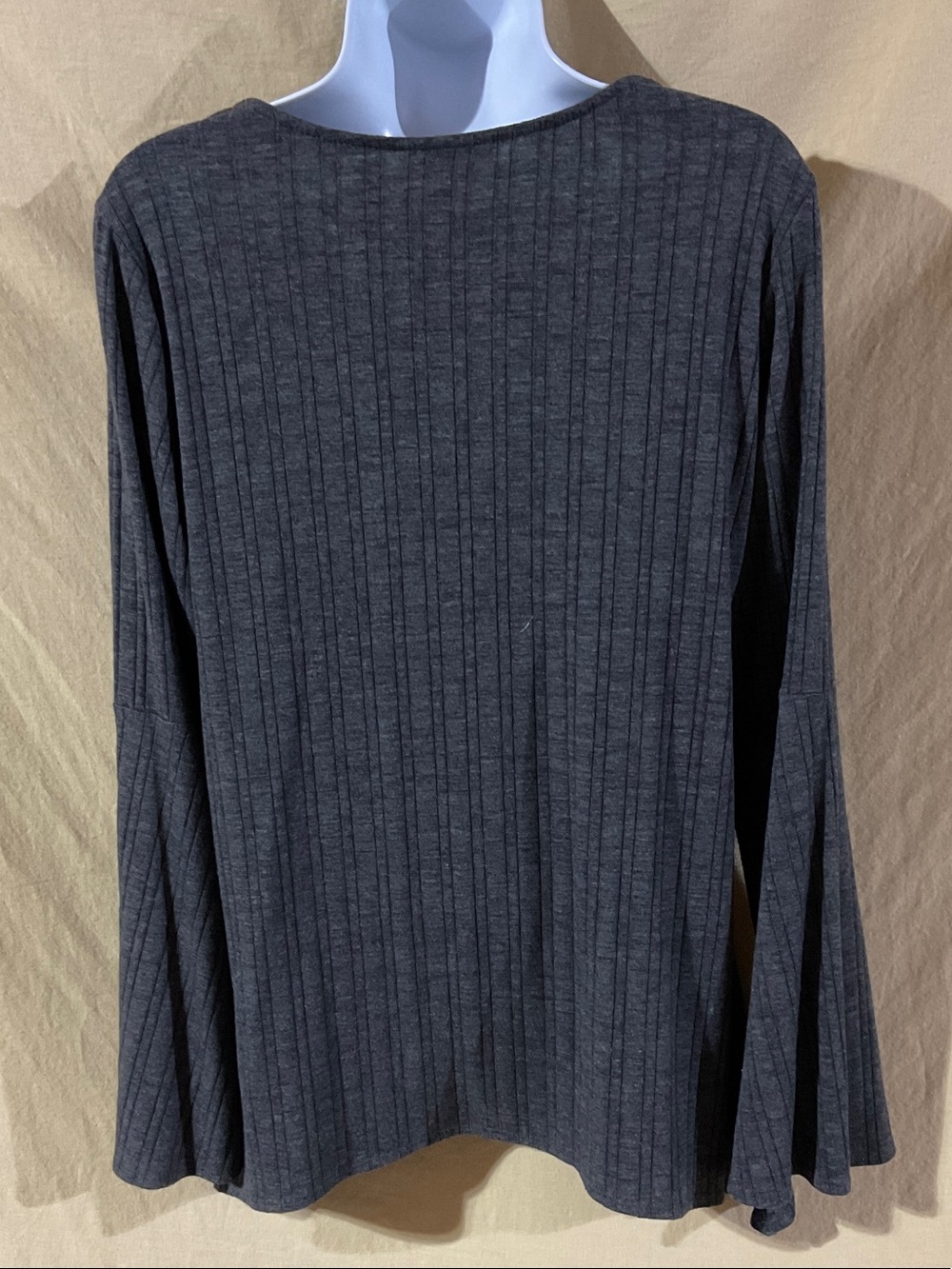 AB Studio Size L Dark Gray Ribbed Crisscross V-Neck Long Sleeve Top - Picture 5 of 6